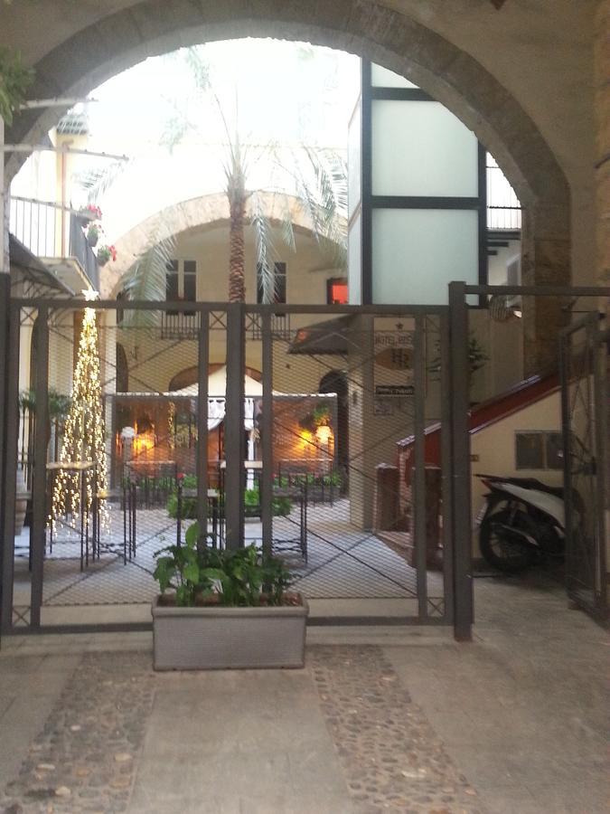 Hotel Regina Palermo Exterior photo